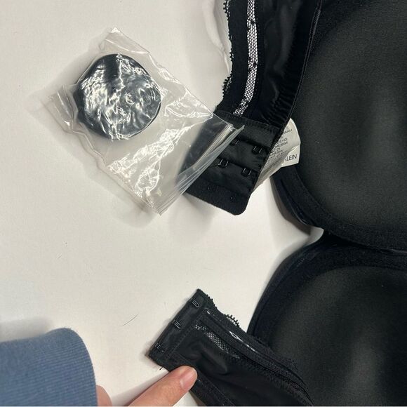 NEW Calvin Klein Black Strapless Bra 36C Seamless Design - Picture 4 of 5